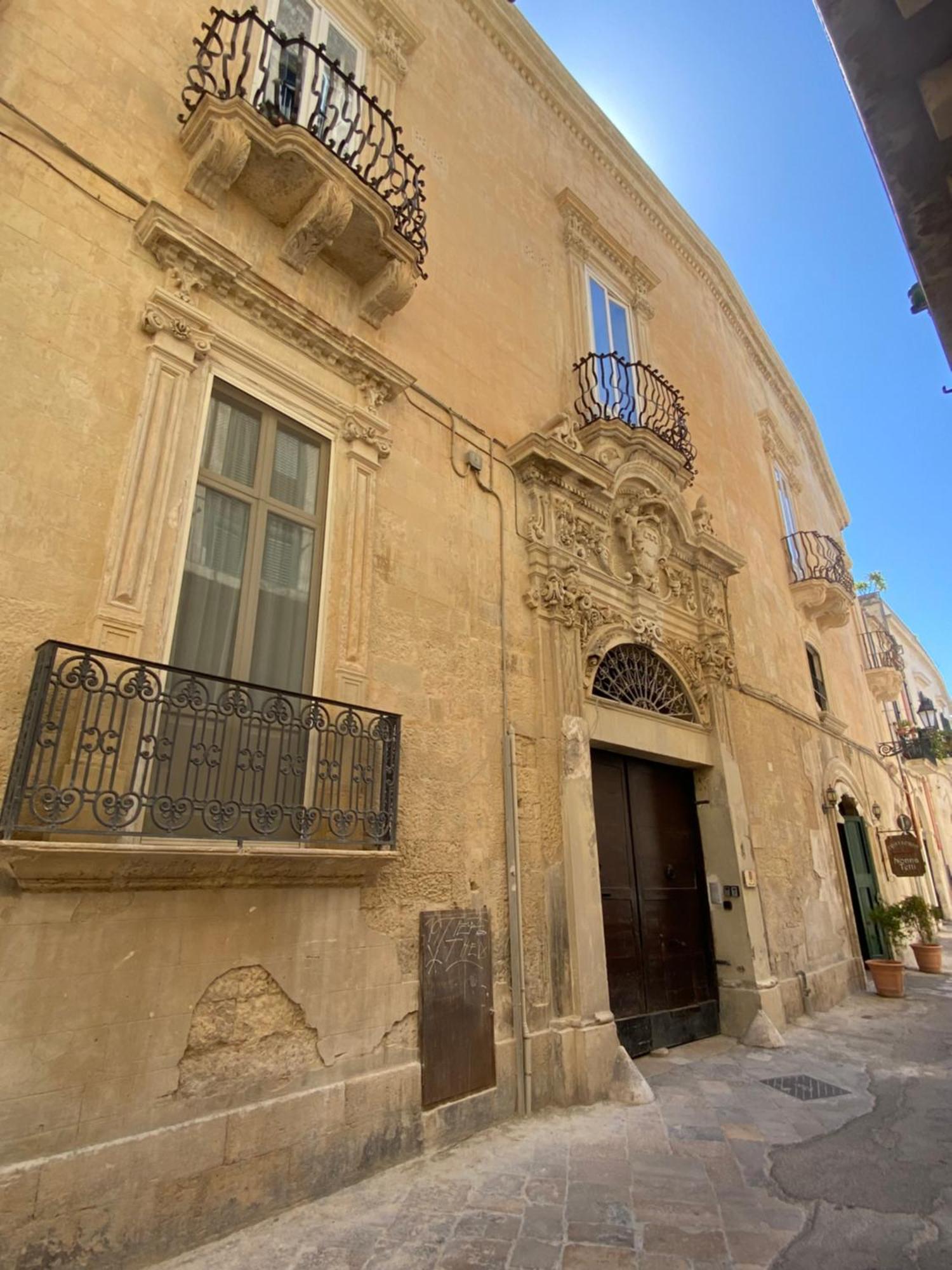 Roiss Haus Suites Lecce Esterno foto